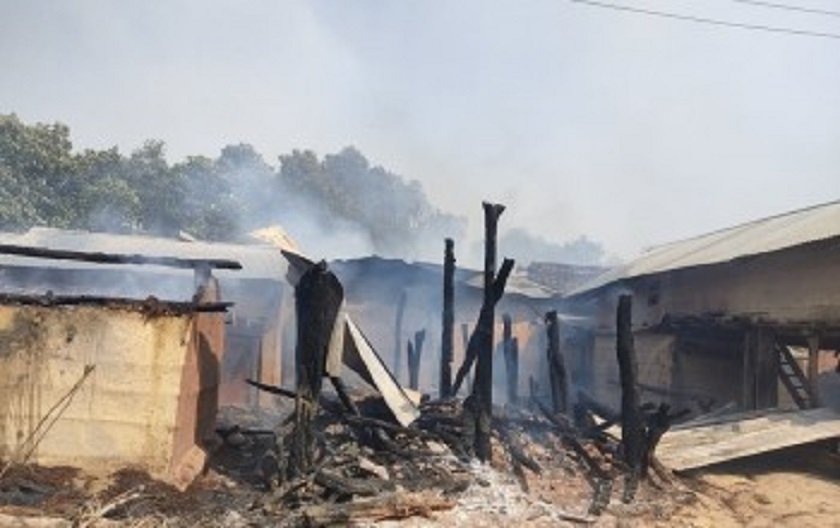 कैलालीको कमैया बस्तीमा आगलागी, ७२ घरमा क्षति