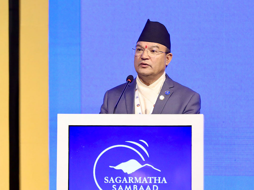हिमाल भव्य मात्र होइन अत्यावश्यक जलवायु नियामकका रूपमासमेत रहिआएका छन् : वनमन्त्री शाही