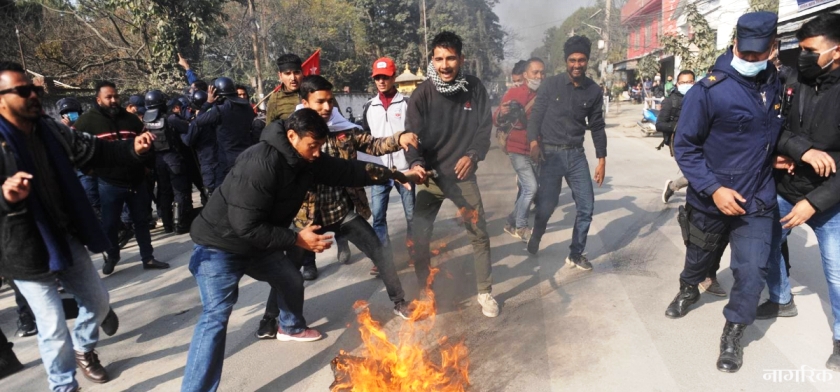 कोशीको विरोधमा आक्रमक बन्दै आन्दोलन : दमकमा गोली चल्यो, १० सुरक्षाकर्मी घाइते