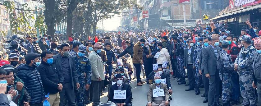 दाहाल–नेपाल : ३५ वर्ष पछि एउटै पार्टी, समान हैसियत