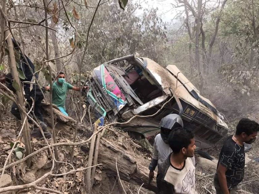 दाउन्नेमा बस दुर्घटना हुँदा तीन जनाको मृत्यु