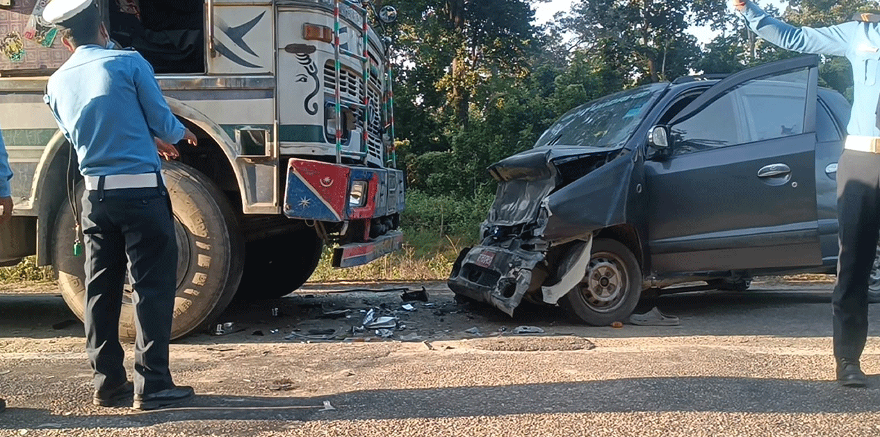 ट्रक र कार एकापसमा ठोक्किँदा वृद्धको मृत्यु