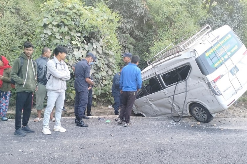 पनौतीमा सवारी दुर्घटना हुँदा एकजनाको मृत्यु, आठ जना घाइते