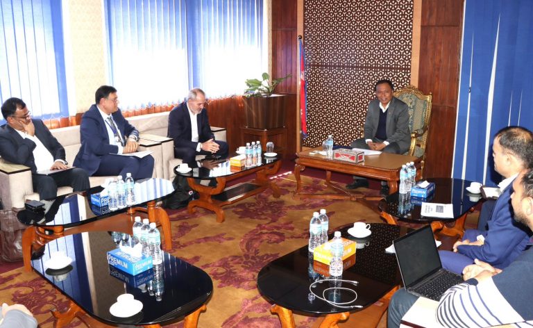 ट्रली बस सञ्चालनको सम्भाव्यता अध्ययनमा सहयोग गर्न मन्त्री घिसिङको आग्रह