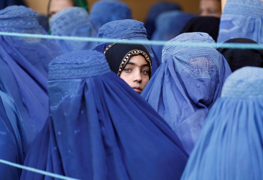 तालिवानको प्रतिबन्धले अध्यारोतर्फ धकेलिँदै अफगान किशोरी