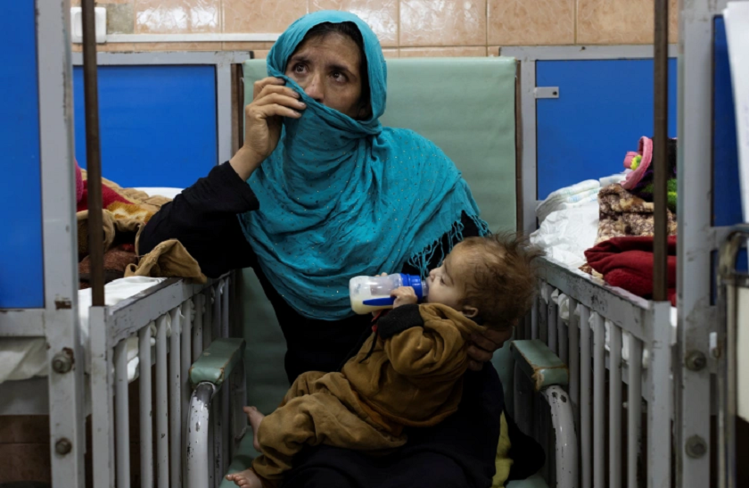 अफगानिस्तानमा भोकमरी : खान नपाएर सन्तान बेच्दै अभिभावक