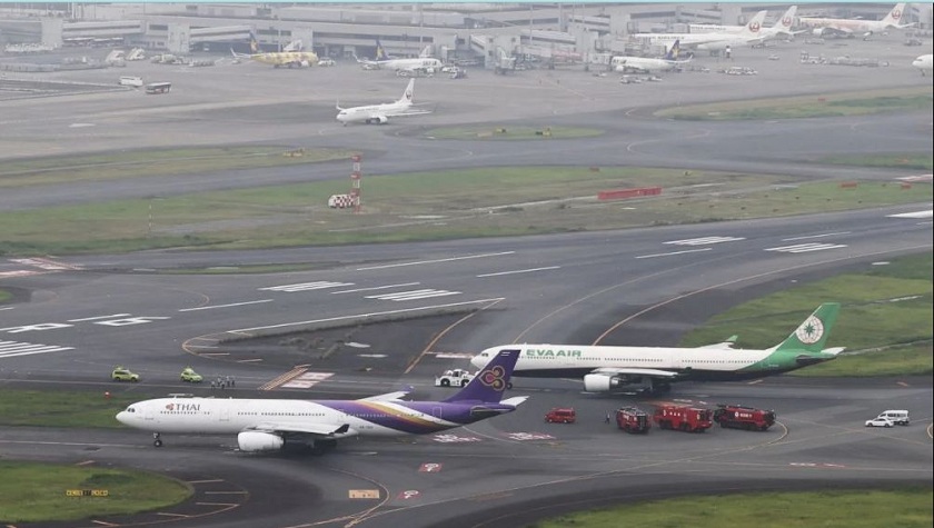 टोकियोको हानेदा विमानस्थलमा दुईवटा विमान एकआपसमा ठोक्किए