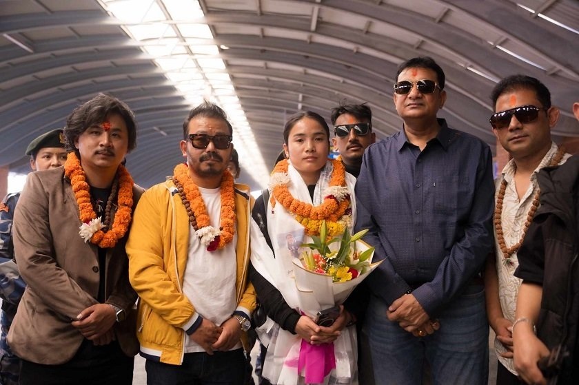 दर्शक भेट्न नेपाल आइन एन्जिला
