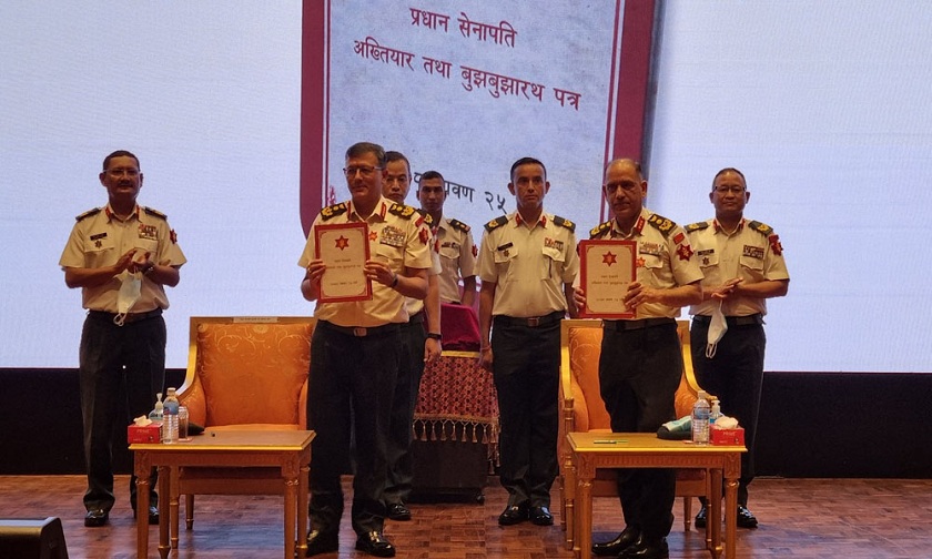 प्रधानसेनापति कमाण्ड बलाधिकृतरथी शर्मालाई हस्तान्तरण