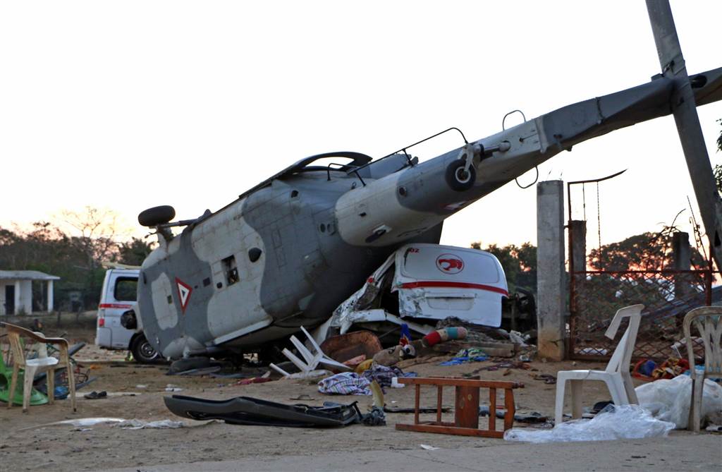 भुकम्पको क्षति अवलोकन गर्न जादा गृहमन्त्री चढेको हेलिकप्टर दूर्घटना, १४ जनाको मृत्यु