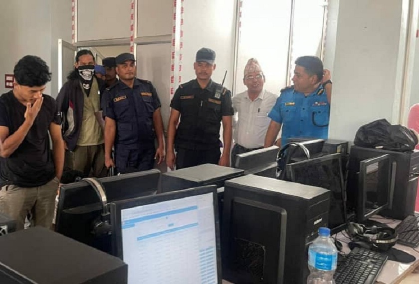 रुपन्देहीमा सञ्चालित अवैध कल सेन्टरमा प्रहरीको छापा, सञ्चालकसहित डेढ सय जना पक्राउ