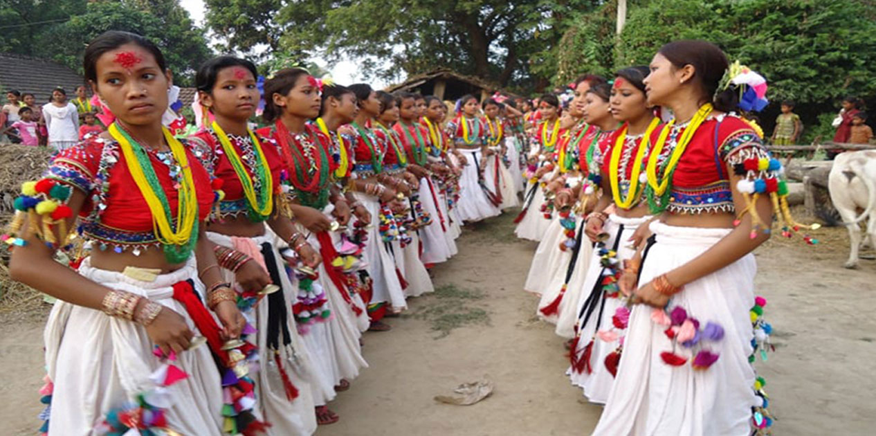 थारू समुदायले अटवारी पर्व मनाउँदै