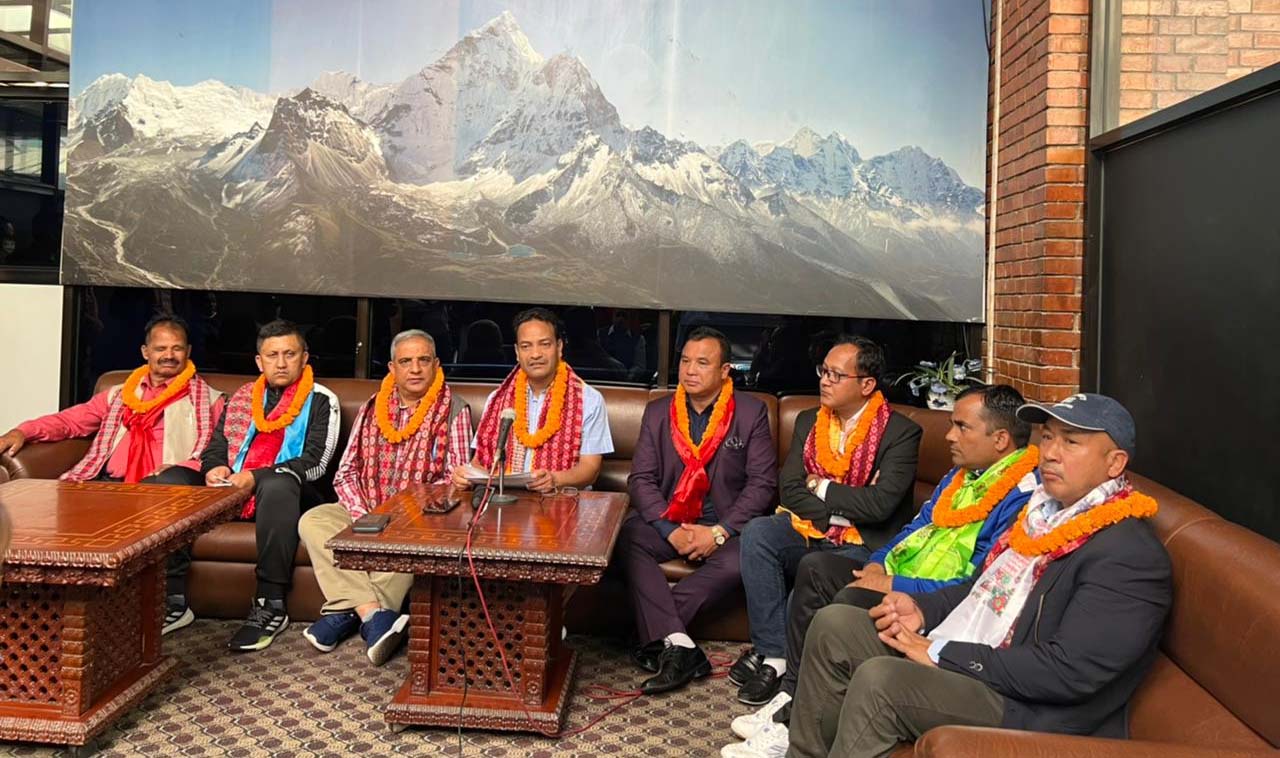 पाँच दिने भ्रमण सकाएर स्वदेश फर्किए मन्त्री अथक