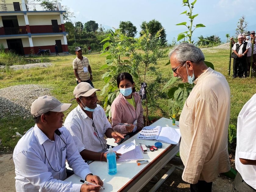 बाबुराम भट्टराईले गरे गोरखाबाट मतदान