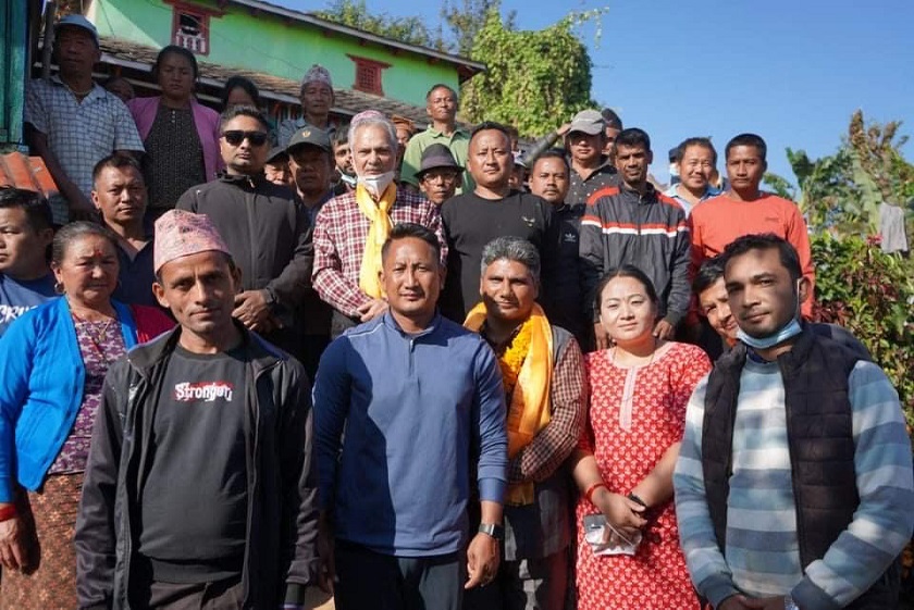 जनताको घरदैलोमा पुगे बाबुराम