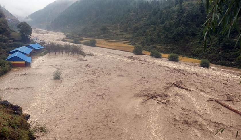 सर्लाहीमा बाढीबाट दुई जनाको ज्यान गयो, ७२ जनाको उद्धार