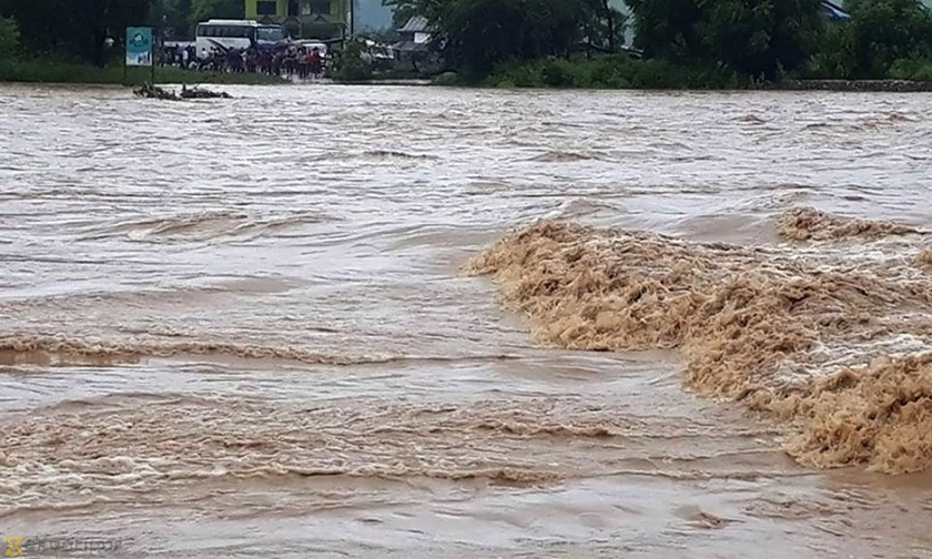 बाढीले जीप बगाउँदा  मृत्यु