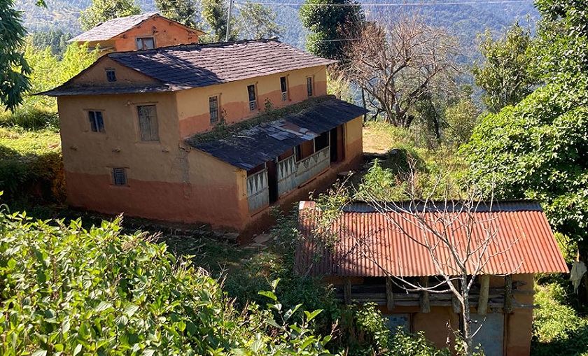 बागलुङमा थपिंदैछ विकास, तर रित्तिंदैछ बस्ती