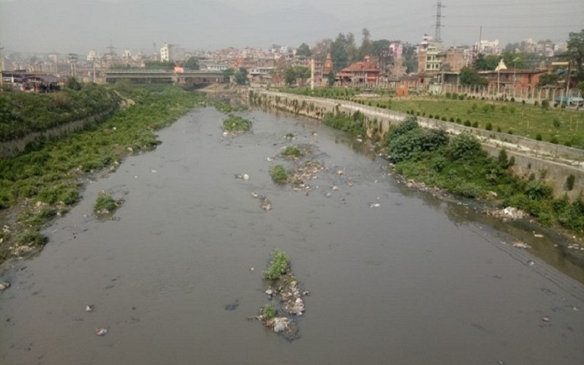 गर्मी बढेसँगै बागमतीको दुर्गन्ध बढ्यो