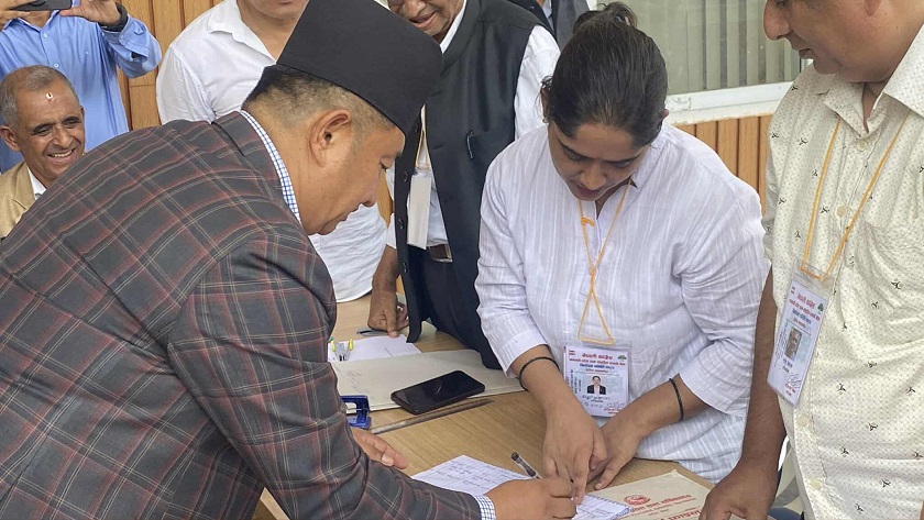 बागमती कांग्रेस संसदीय दलको नेतामा लामाले गराए उम्मेदवारी दर्ता