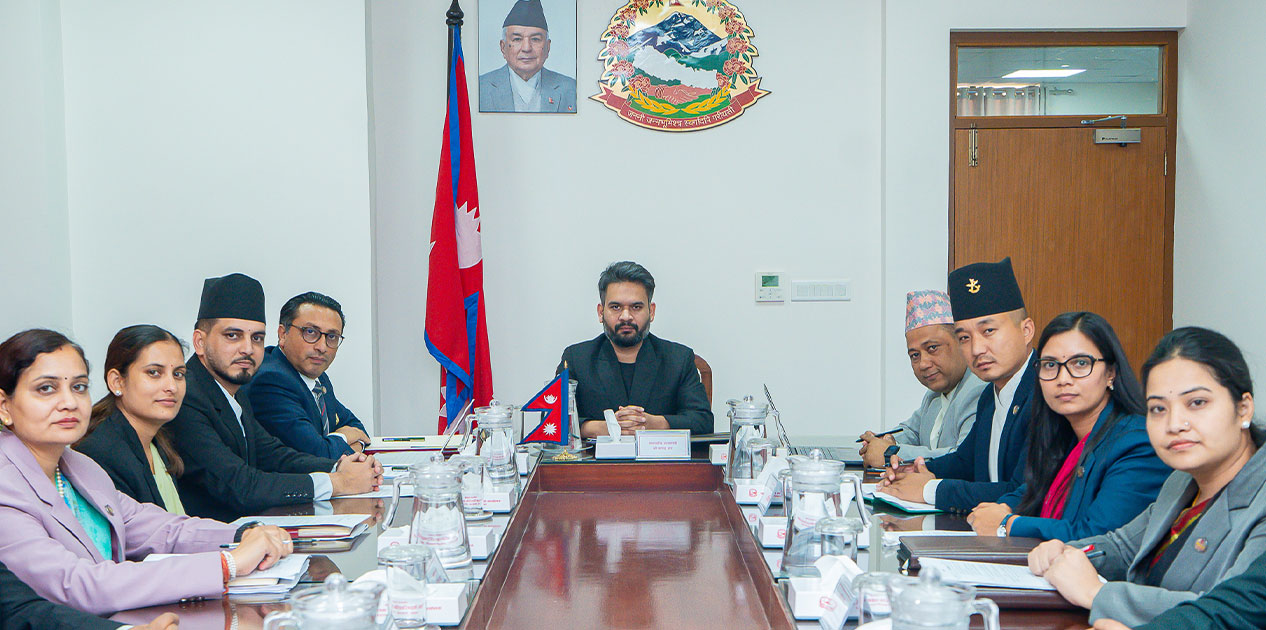 मन्त्रिपरिषद् बैठक जारी