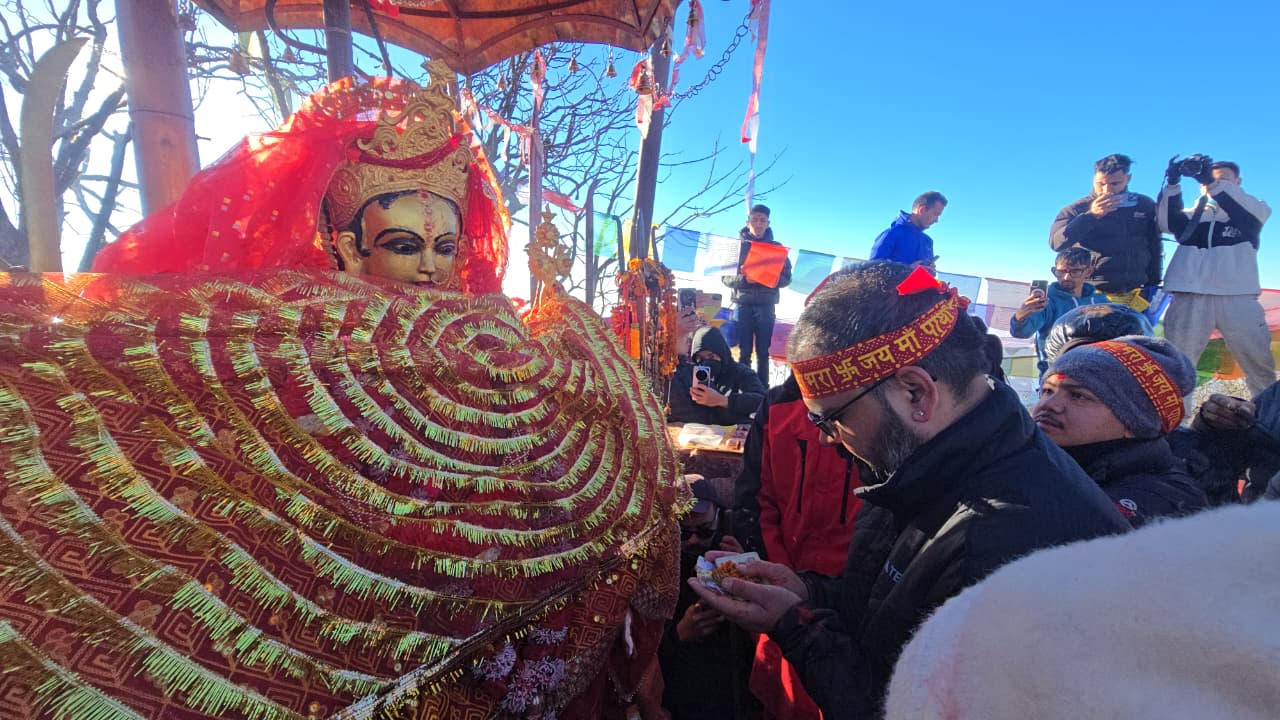 बालेनले गरे पाथिभरा माताको दर्शन