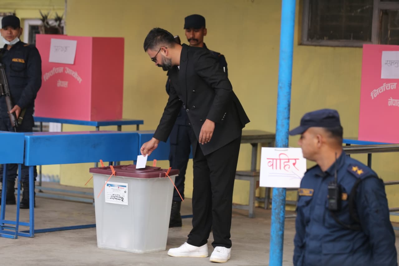 रास्वपा वरिष्ठ नेता बालेन शाहले गरे मतदान