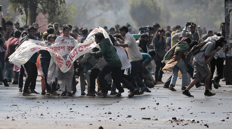 बङ्लादेशमा प्रहरी र प्रदर्शनकारीबीच झडप, दर्जनौ घाइते