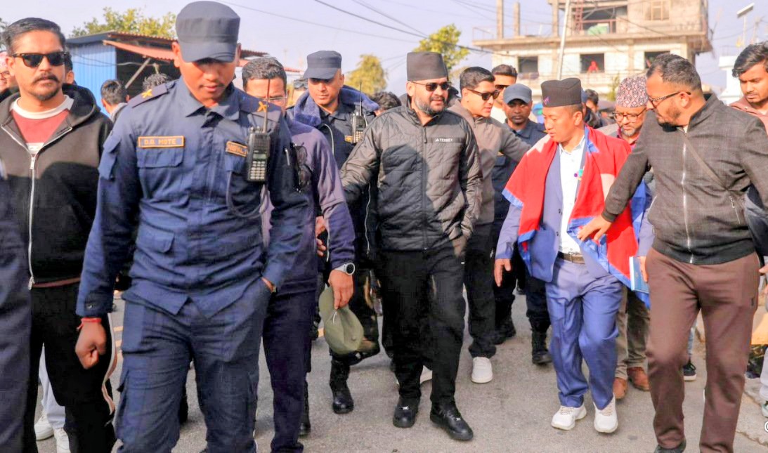 बालेन पुगे इलाम, सुरु गरे घरदैलो