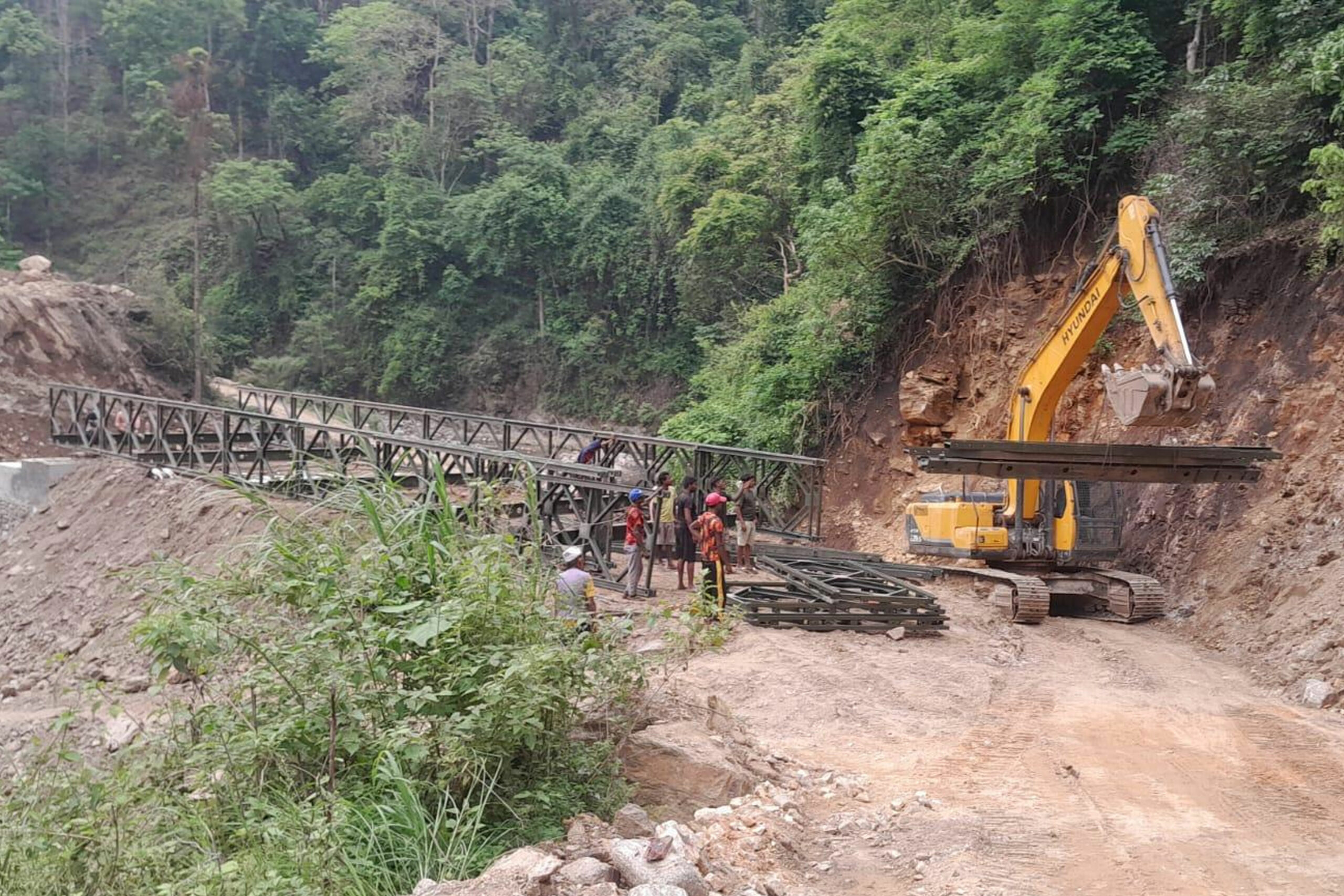 मेची करिडोरको पुवाखोलामा ‘बेलिब्रिज’ निर्माण अन्तिम चरणमा