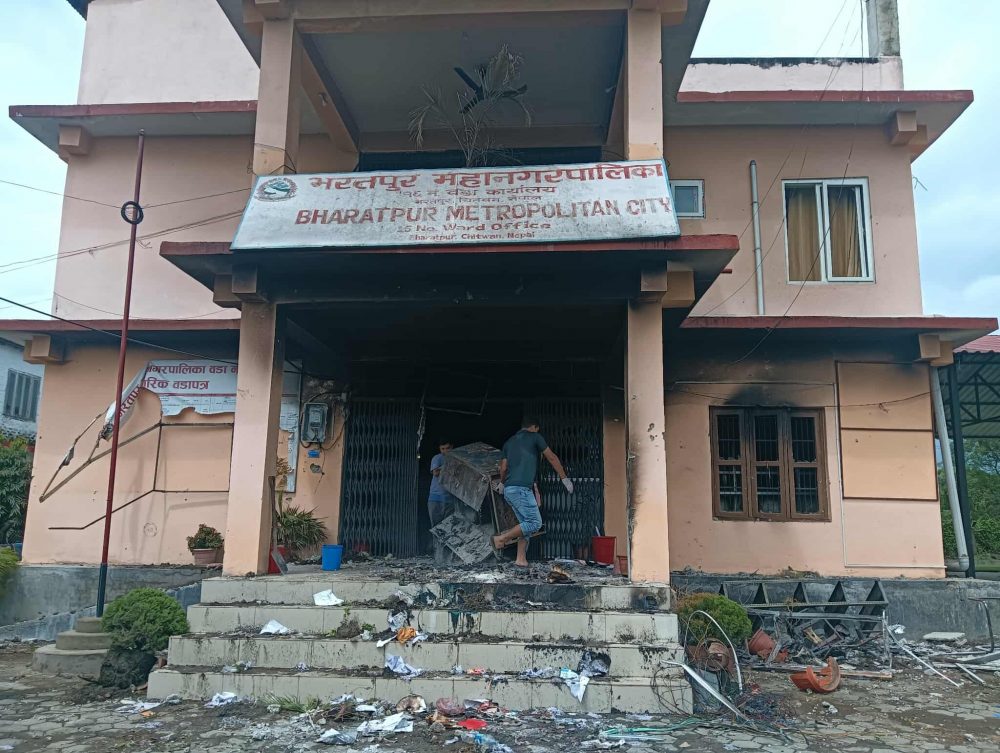 चितवनको सुरक्षा समिति ले भन्यो - सरकारी संरचनाको सफाइमा व्यक्ति तथा संघ संस्था सहभागी नगराउने