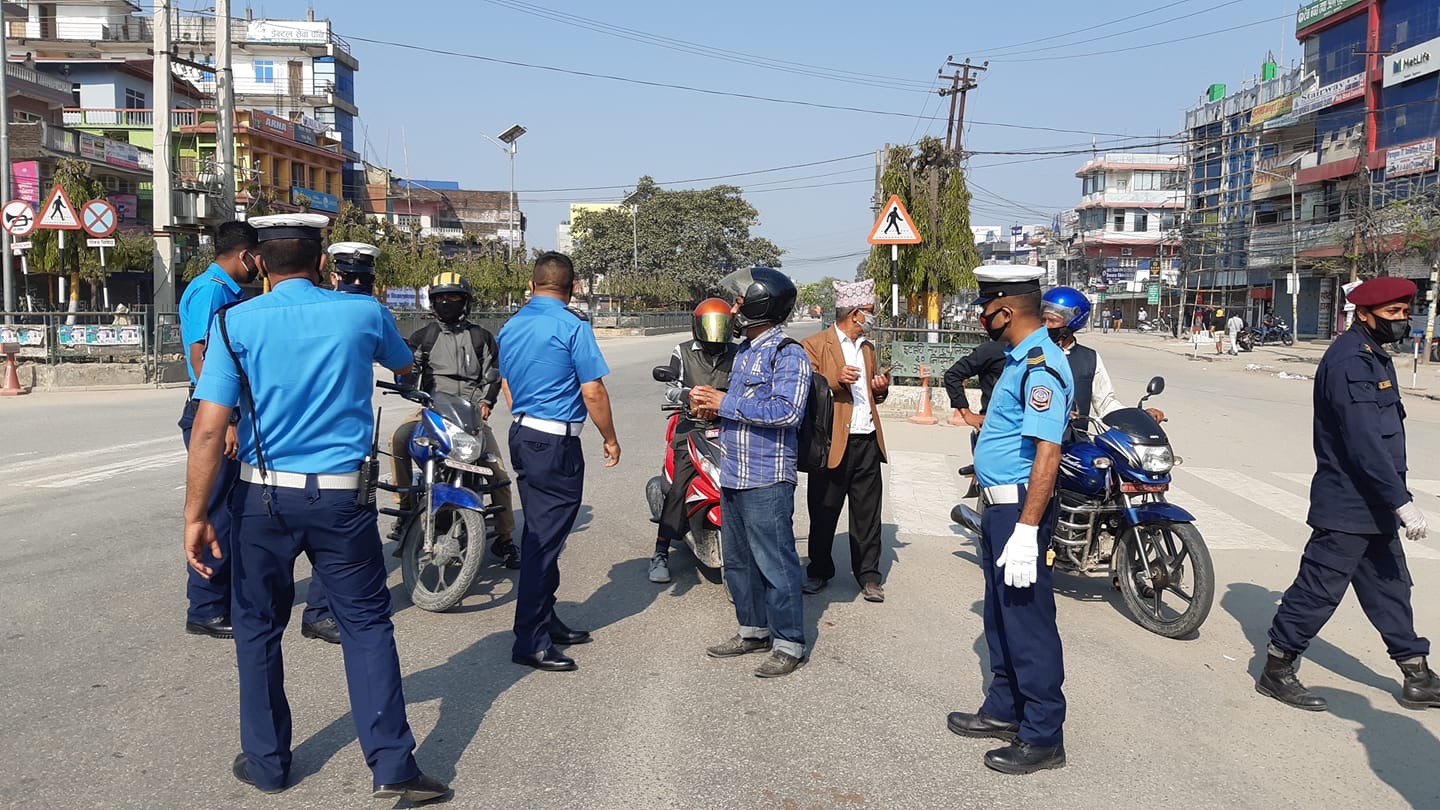 सडकमै भोजभतेर : निषेधाज्ञा उल्लङ्घन बढ्दै
