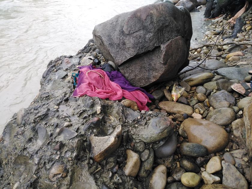 मोबाइल, कपडा, चेक किनारमै छाडेर भेरी नदीमा हामफालिन् महिला