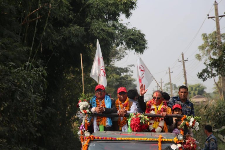 मतदातालाई धन्यवाद दिन प्रचण्ड पुन घरदैलोमा (फोटोफिचर)