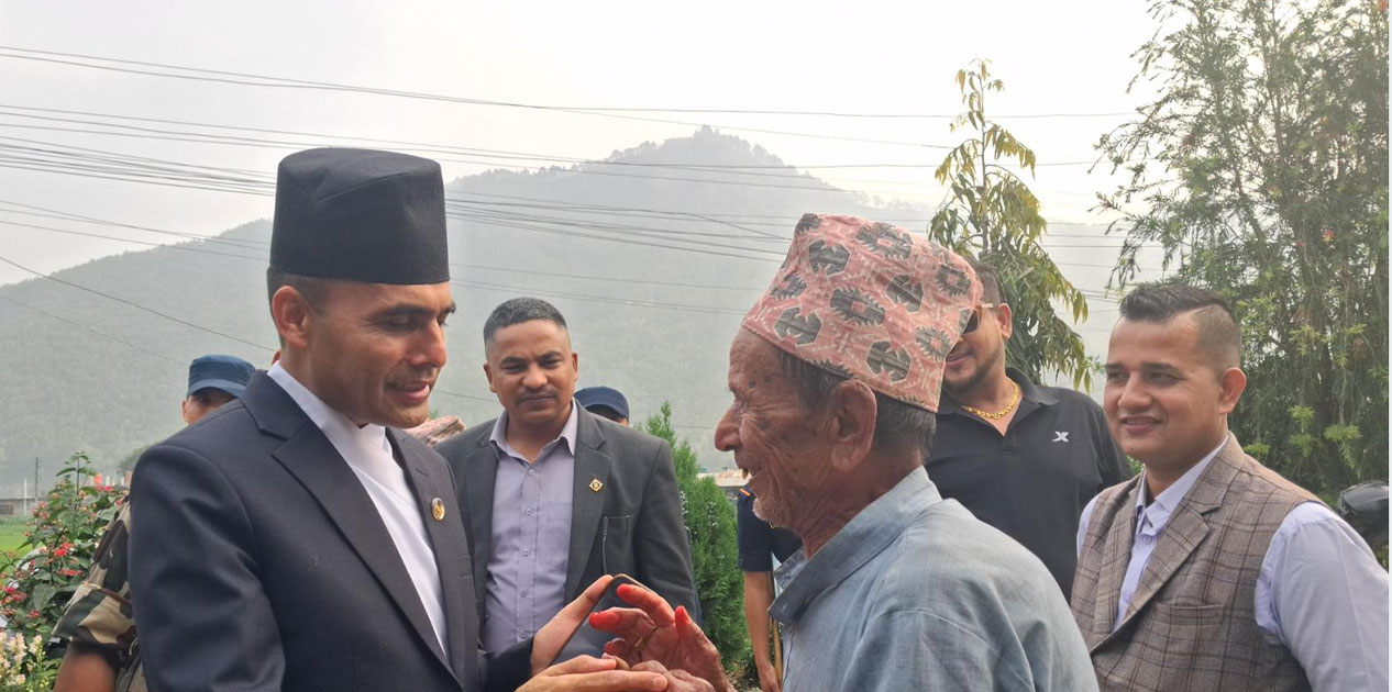 मन्त्रीलाई आइफोन दिनेबारेमा भ्रामक सूचना फैलाईयो : सञ्चारमन्त्री तिमिल्सिना