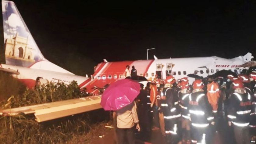 भारतको केरलमा विमान दुर्घटना, २ पाईलट सहित १७ जनाको निधन