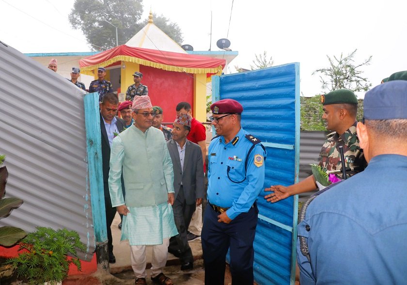  गृहमन्त्री लेखकद्वारा जिप्रका बैतडीको निरीक्षण