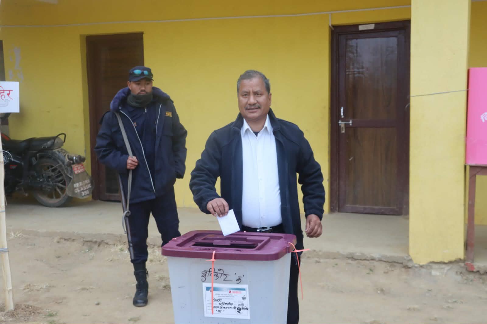 रोल्पाबाट विप्लवले गरे मतदान