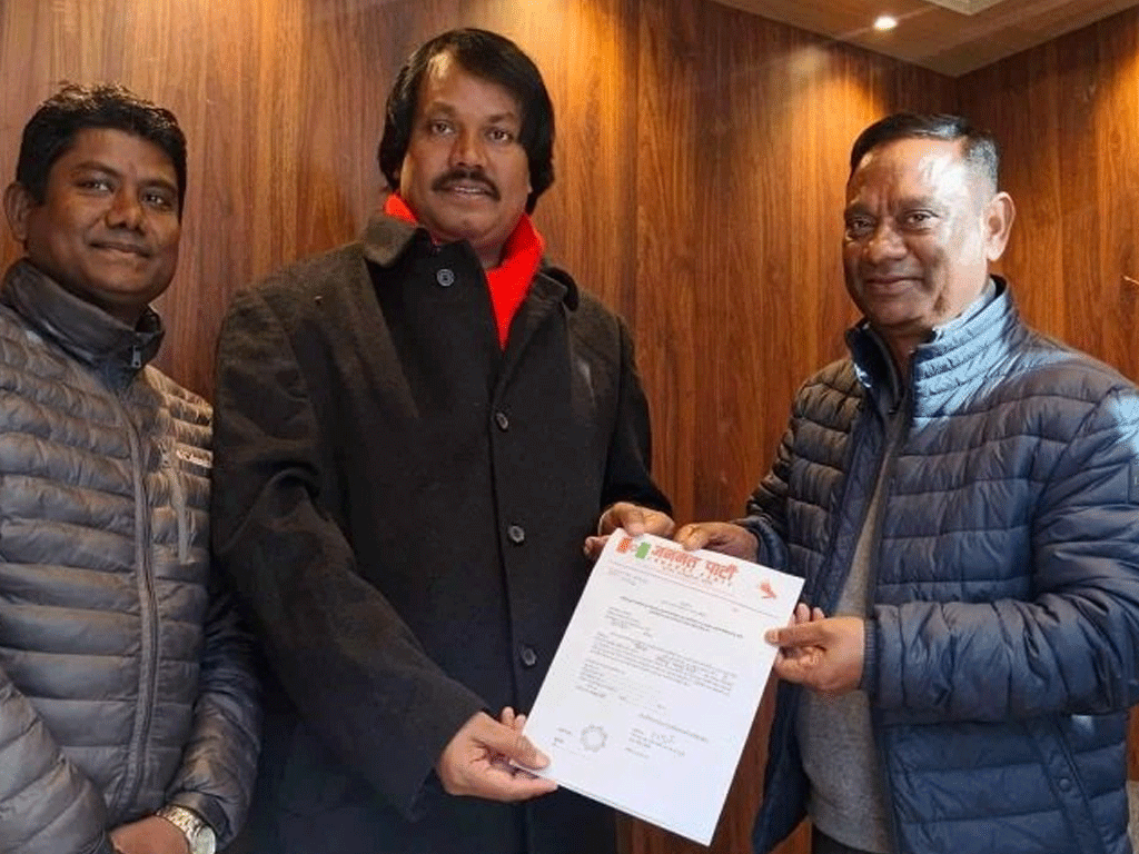 जसपा नेता वीरेन्द्र महतो जनमत पार्टी प्रवेश, सिरहा–४ बाट चुनाव लड्ने