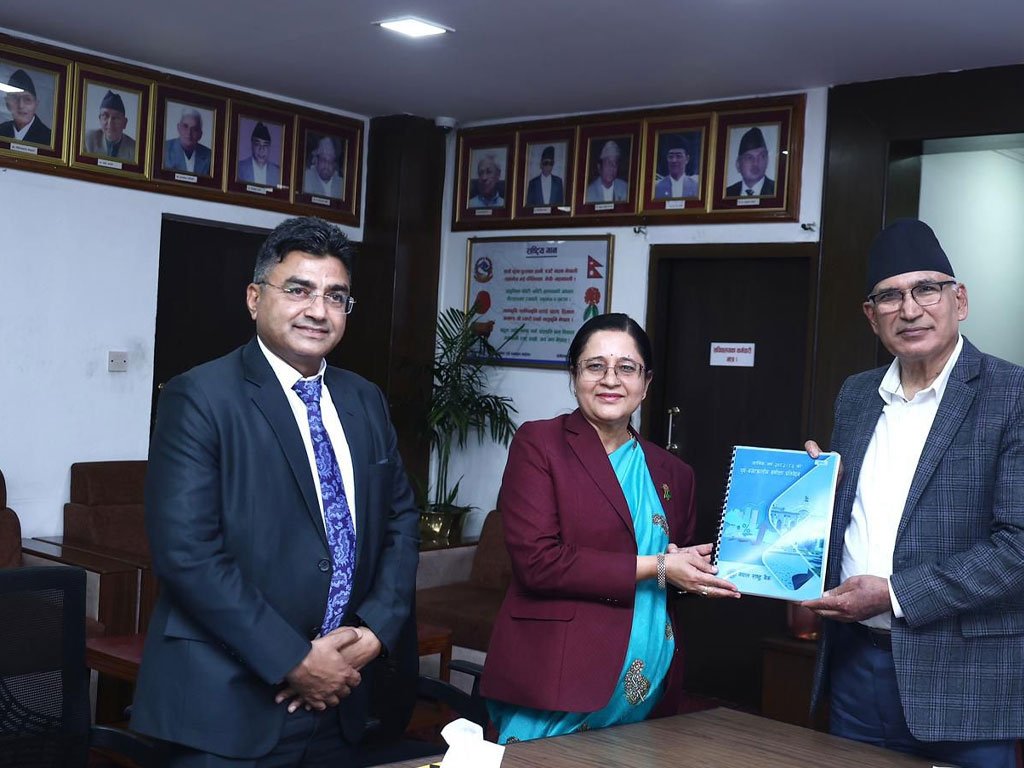 नेपाल राष्ट्र बैंकद्वारा पूर्व बजेटकालीन समीक्षा प्रतिवेदन अर्थ मन्त्रालयमा पेश
