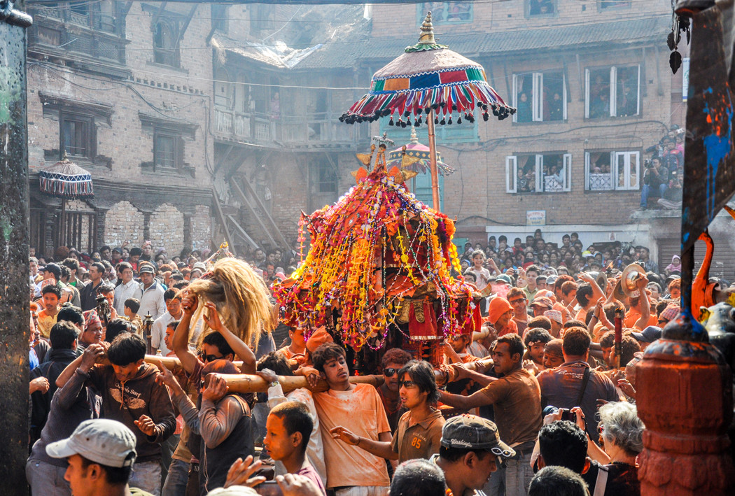 महालक्ष्मीमा लिङ्गो उठाएसँगै जात्रा शुरुः मध्यपुरथिमिमा चार दिन सार्वजनिक बिदा