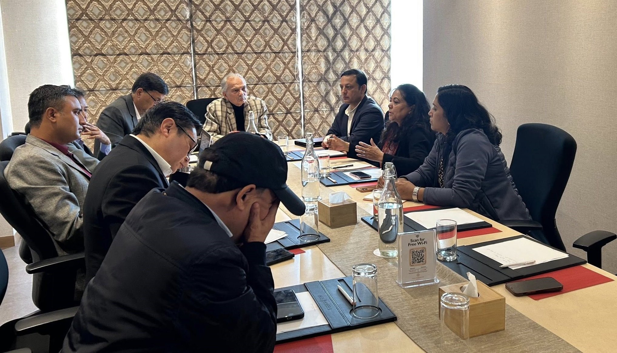 बाबुराम, जनार्दन र डीपी अर्याल लगायतबिच छलफल