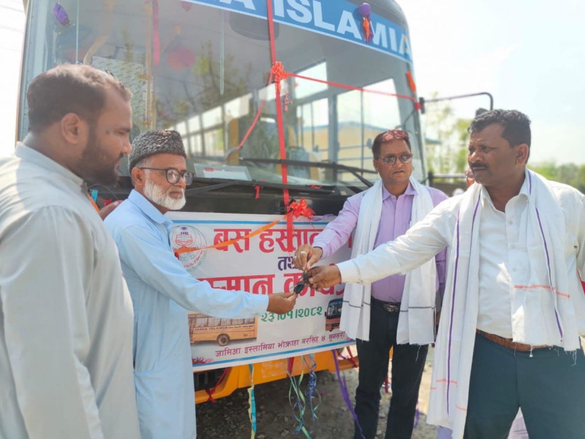 चन्दा सङ्कलनबाट विद्यालयलाई बस हस्तान्तरण