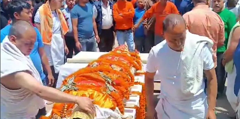 जिउँदो शहीद मुकेश कायस्थको अन्त्येष्टि