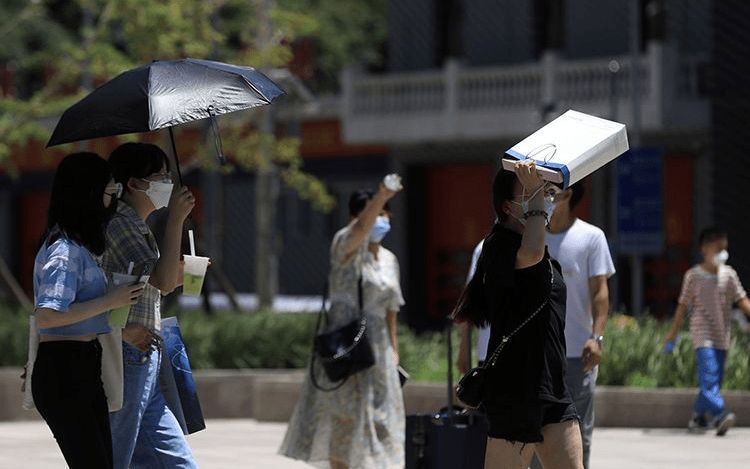 चीनमा ६० वर्षयताकै उच्च गर्मी : उद्योग–कारखाना बन्द, जनता त्रसित