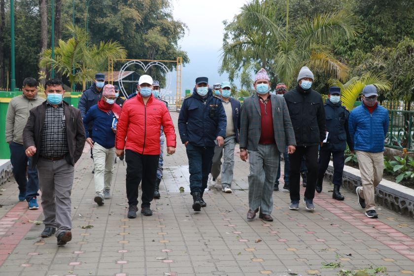 चितवन र नवलपुरका सुरक्षा अधिकारीको संयुक्त टोली नारायणी नदी किनारमा