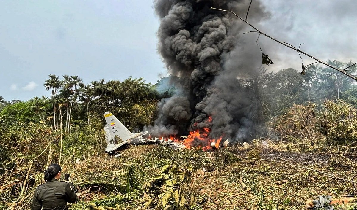 कोलम्बियामा १२१ जना सवार सैनिक विमान दुर्घटना