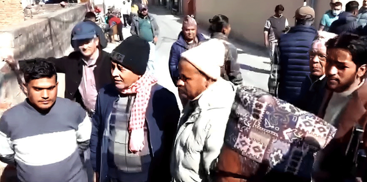 विशेष महाधिवेशन पक्षधरले गरे काँग्रेस केन्द्रीय कार्यालय घेराउ