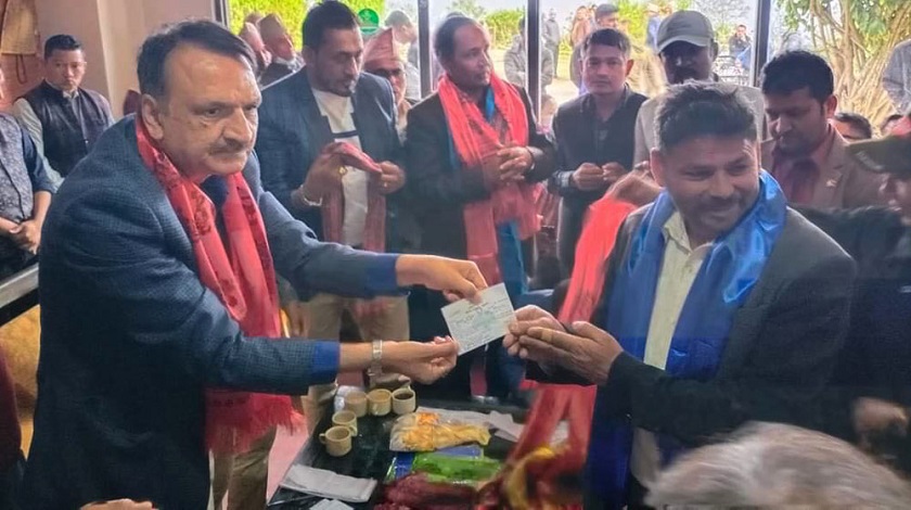 एमालेका नेताहरु कांग्रेसमा प्रवेश
