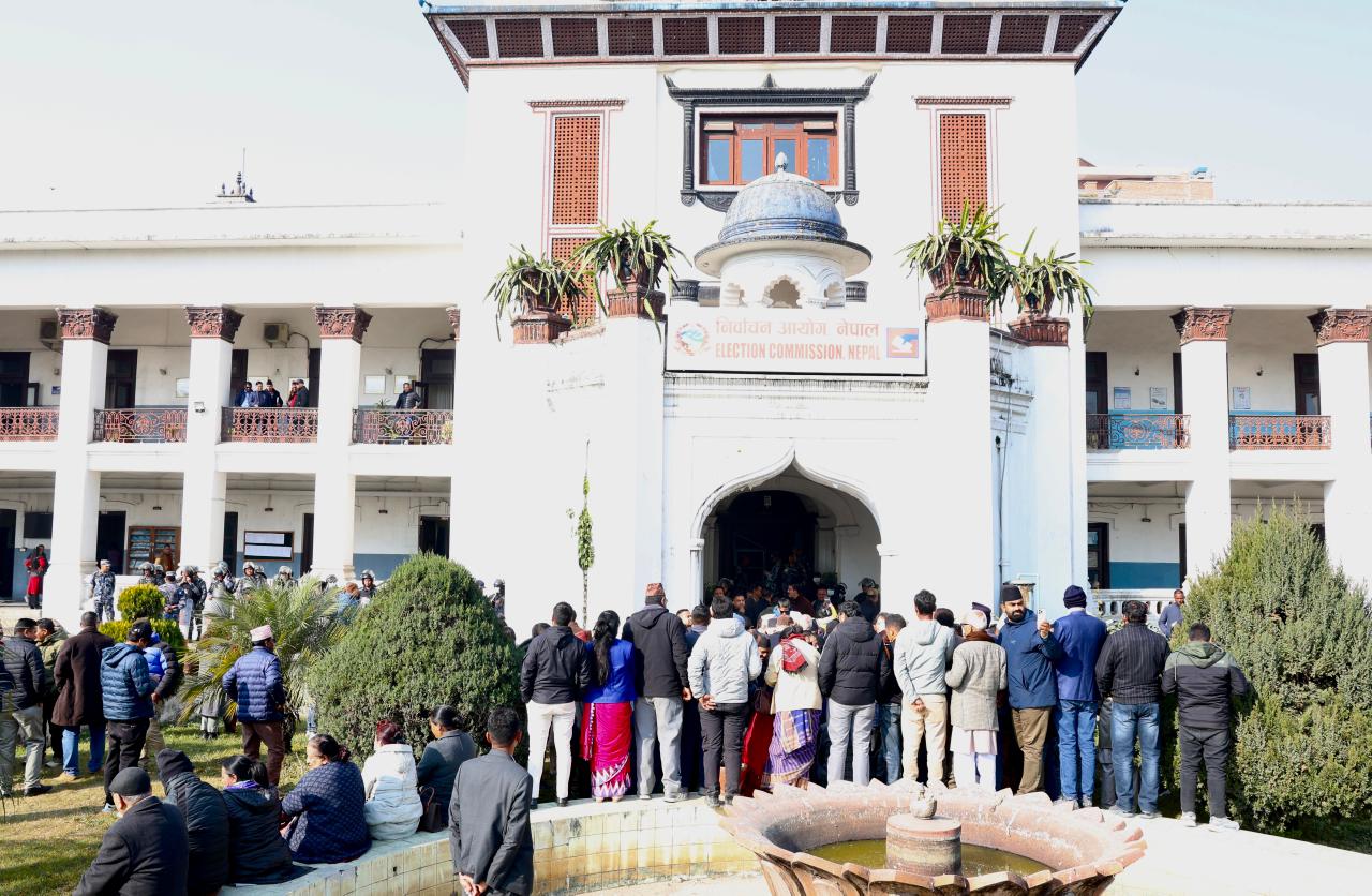 निर्वाचन आयोग पुगे देउवा पक्षका नेता–कार्यकर्ता